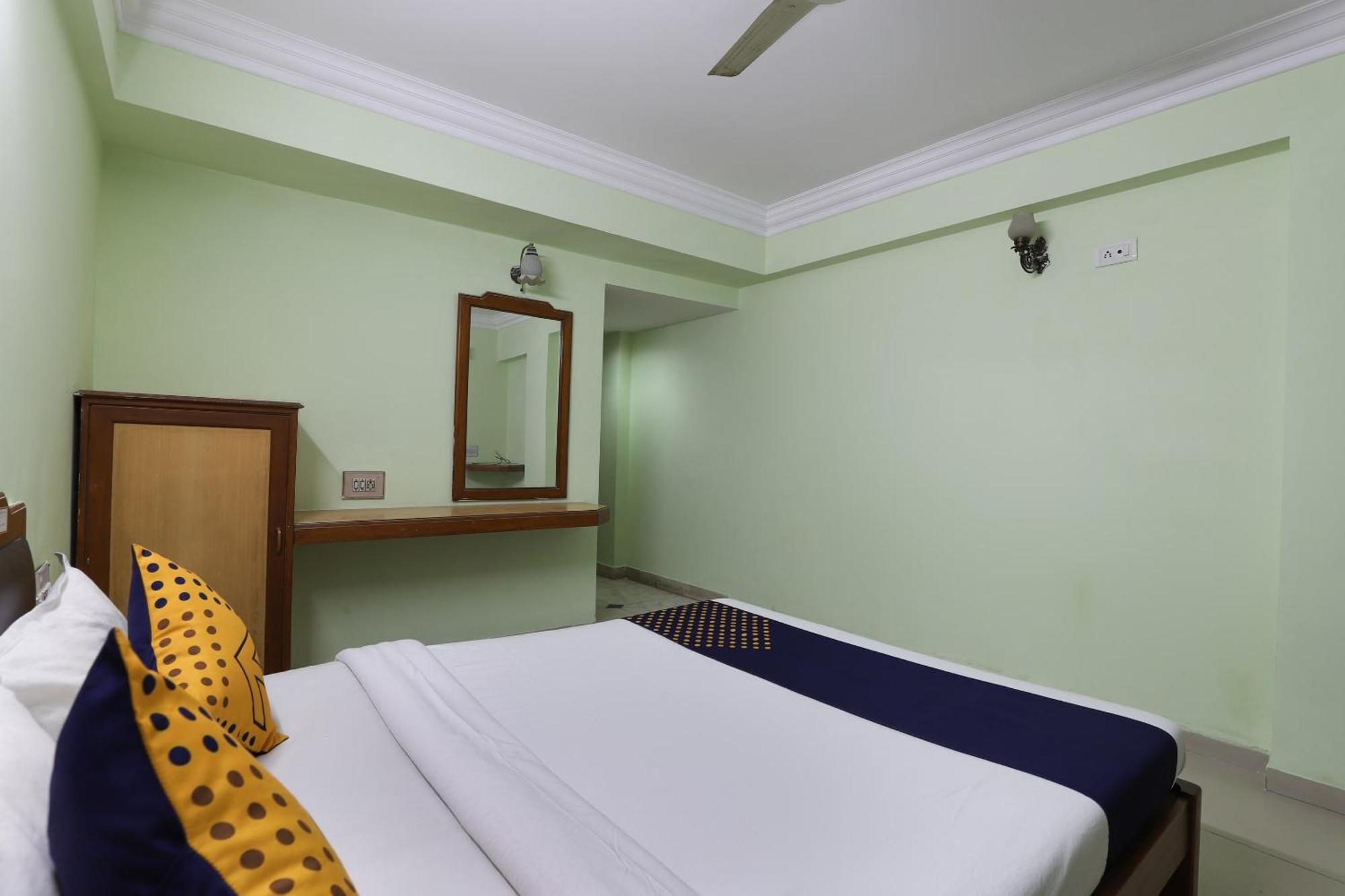 Spot On Hotel Hilltop Vadodara Ngoại thất bức ảnh