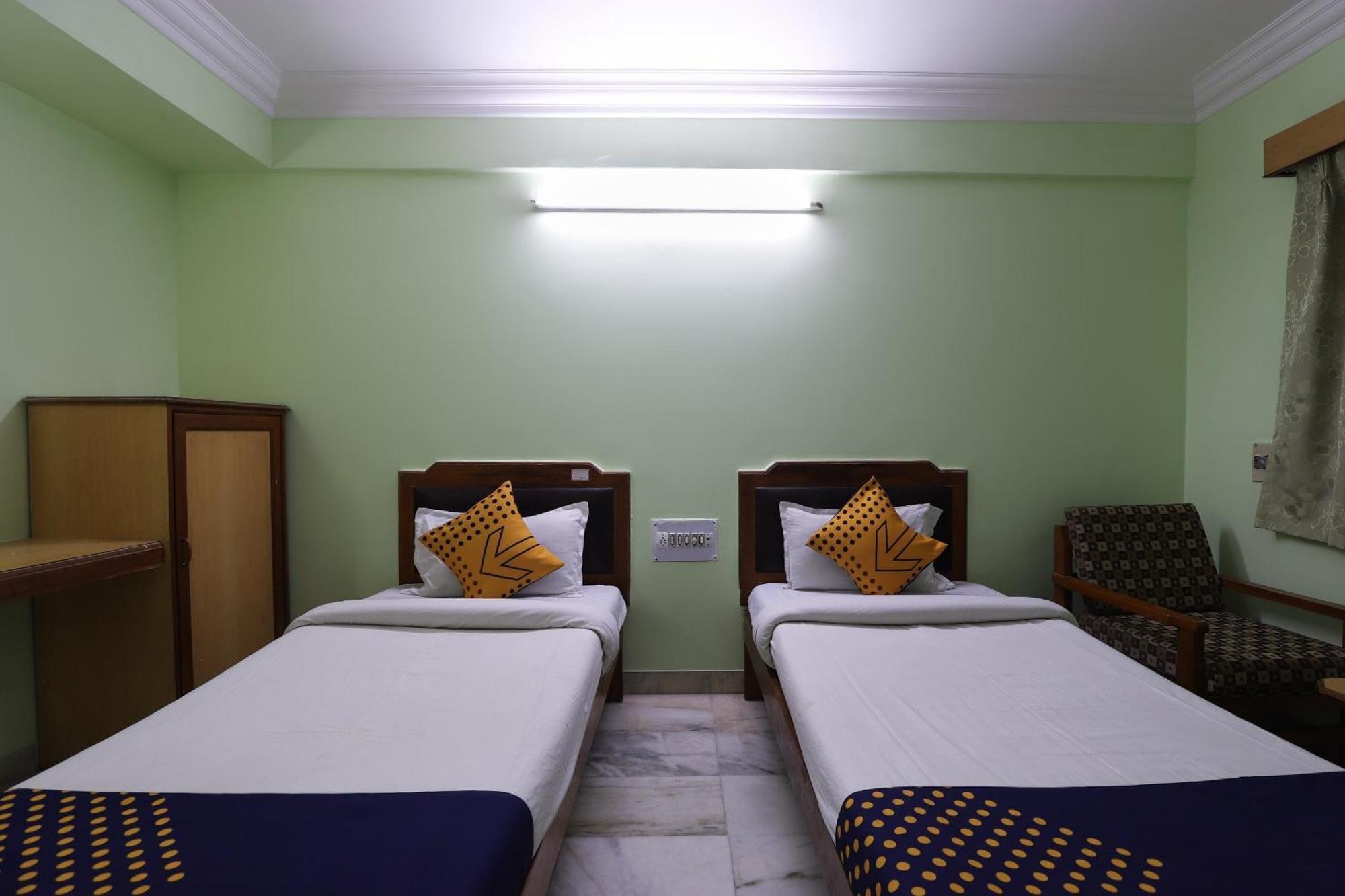 Spot On Hotel Hilltop Vadodara Ngoại thất bức ảnh