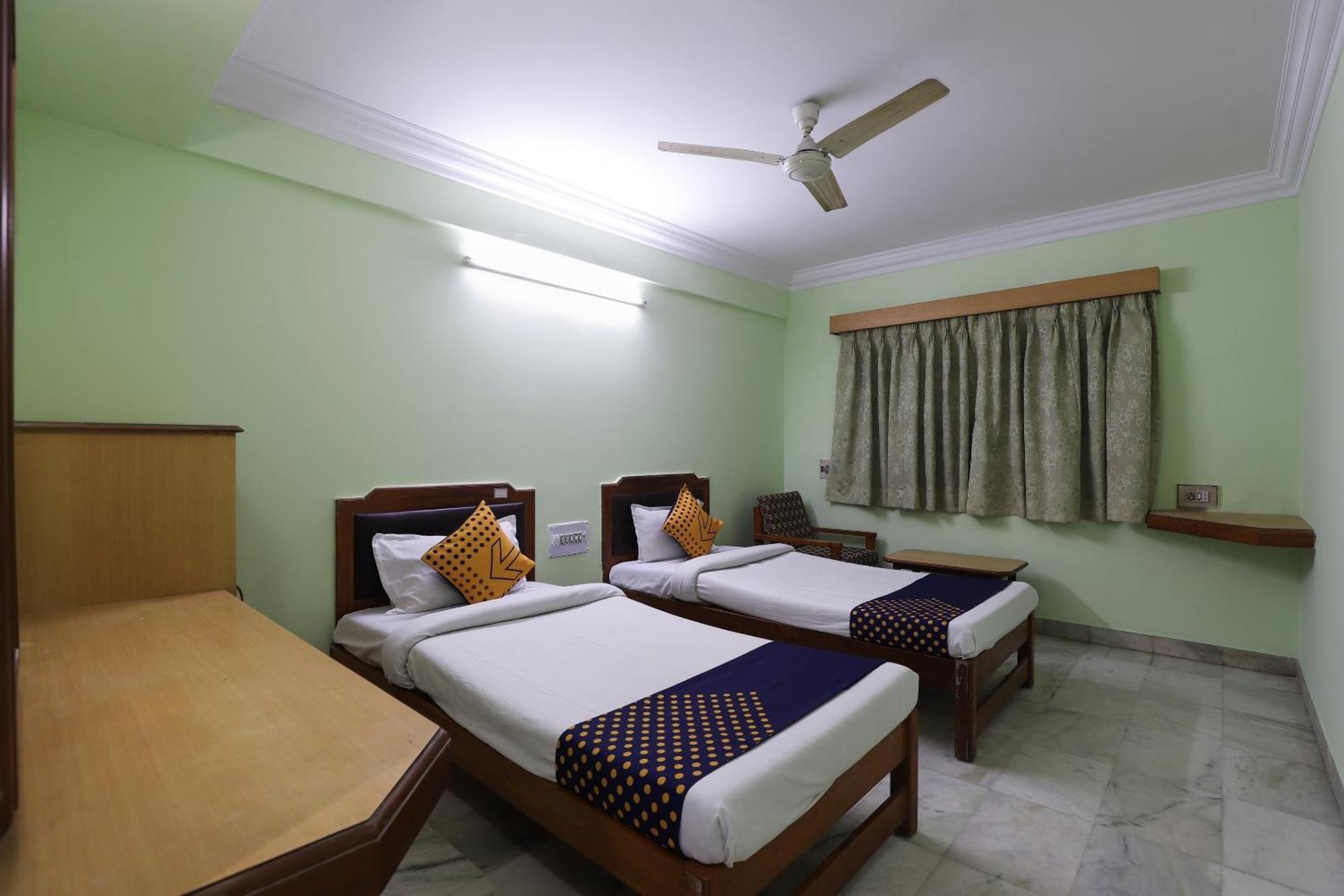 Spot On Hotel Hilltop Vadodara Ngoại thất bức ảnh