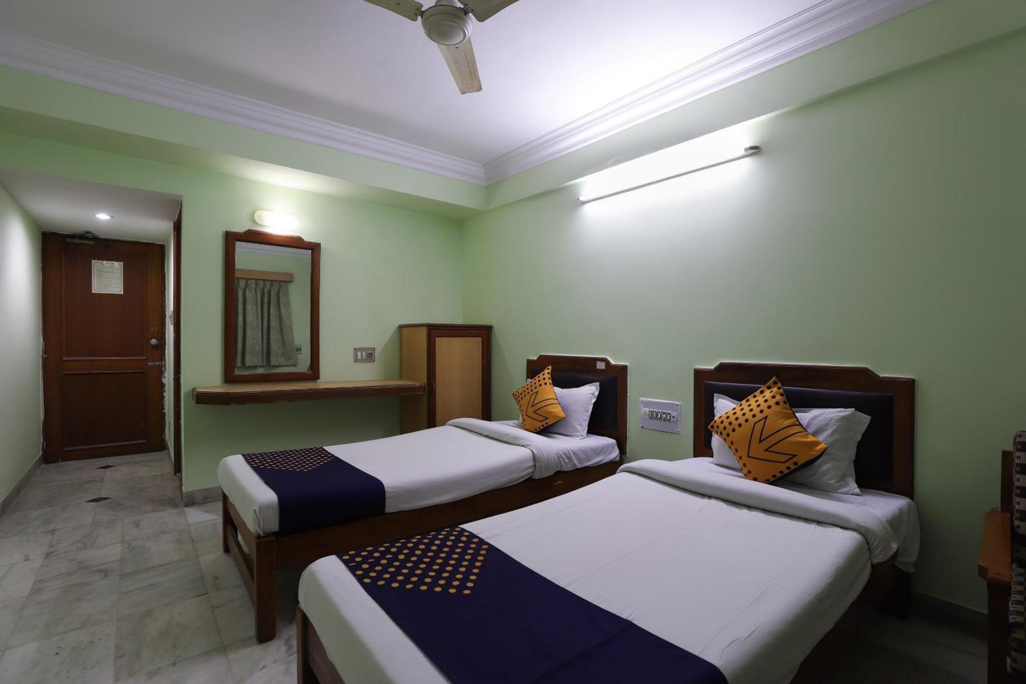 Spot On Hotel Hilltop Vadodara Ngoại thất bức ảnh