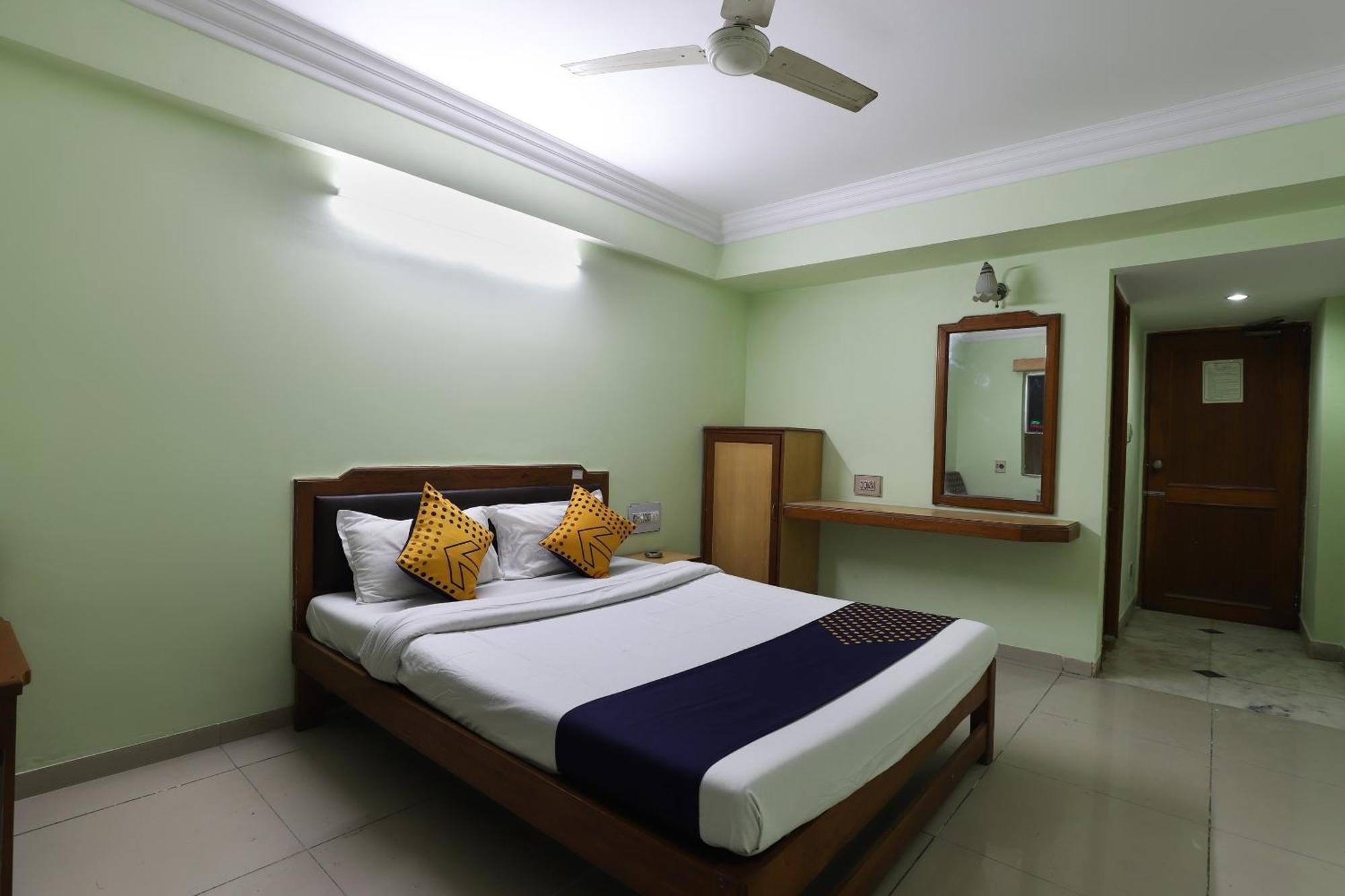 Spot On Hotel Hilltop Vadodara Ngoại thất bức ảnh