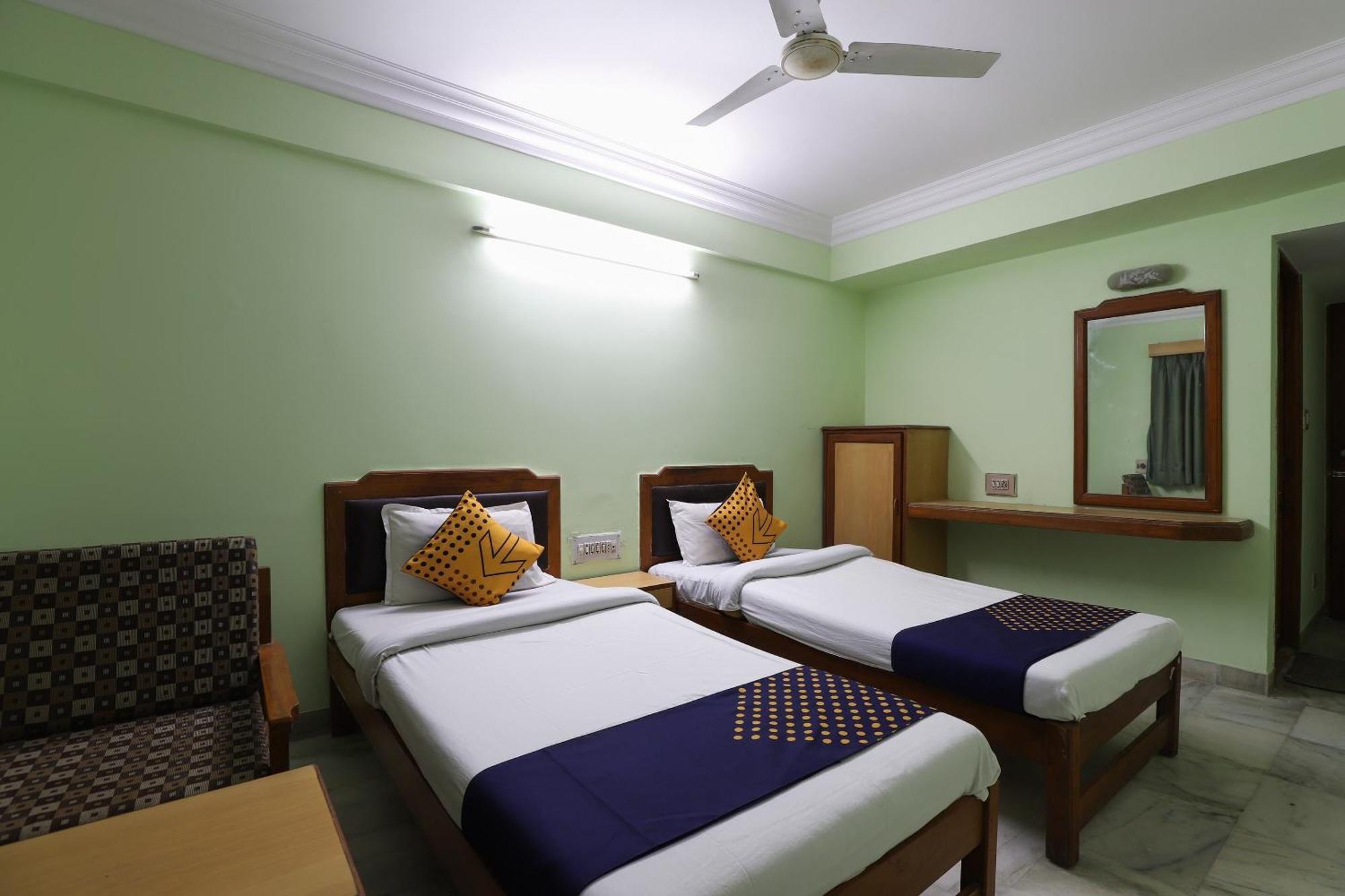 Spot On Hotel Hilltop Vadodara Ngoại thất bức ảnh