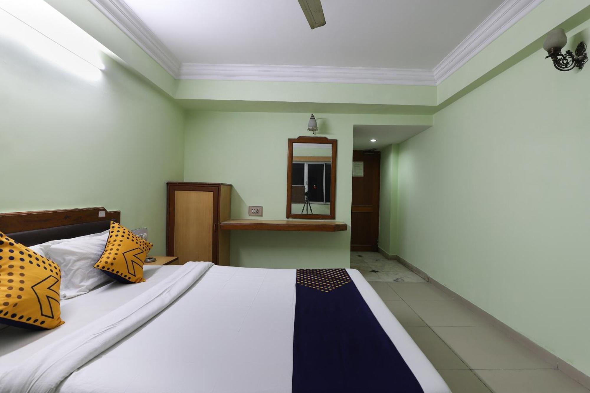 Spot On Hotel Hilltop Vadodara Ngoại thất bức ảnh
