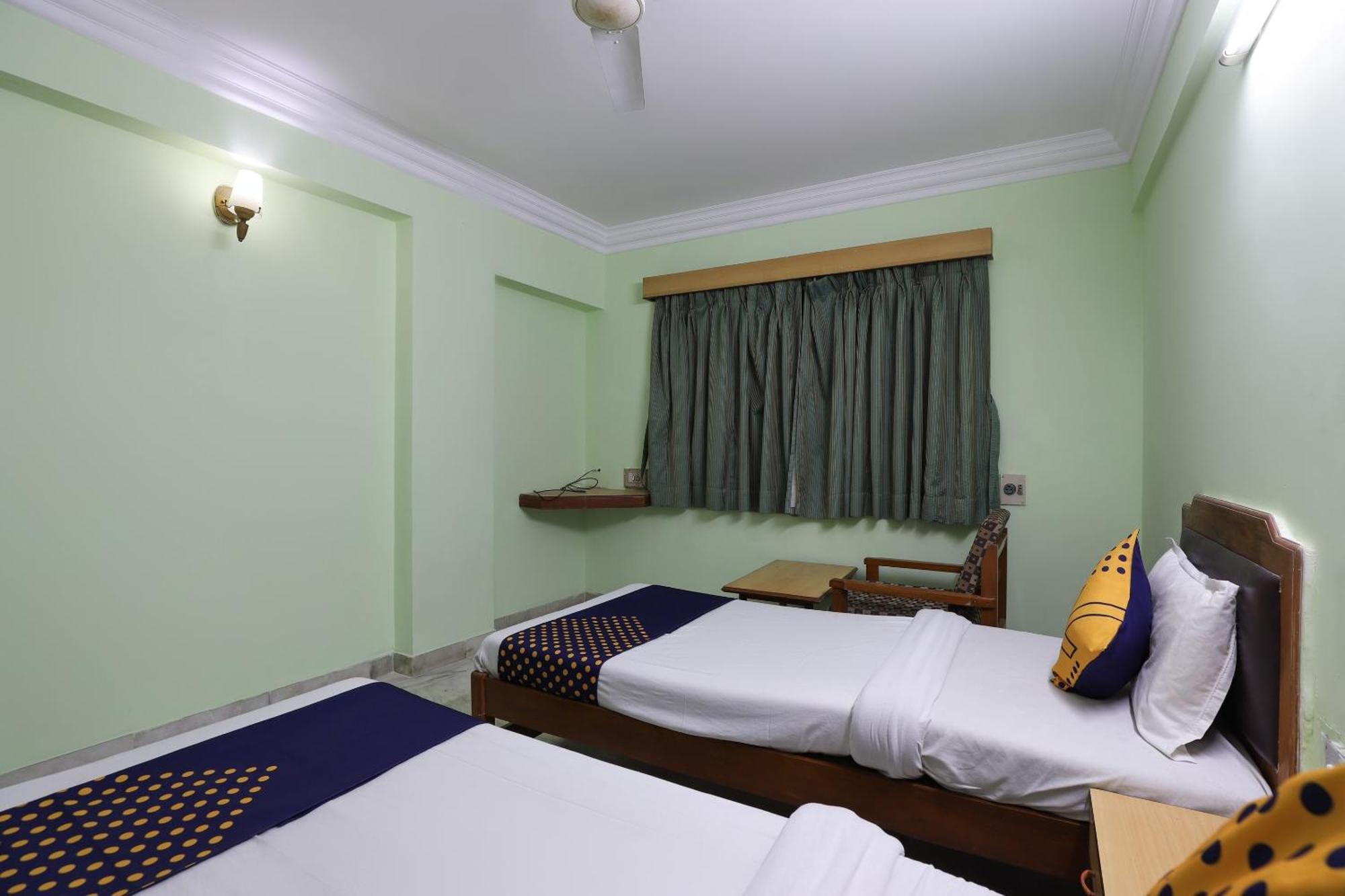Spot On Hotel Hilltop Vadodara Ngoại thất bức ảnh