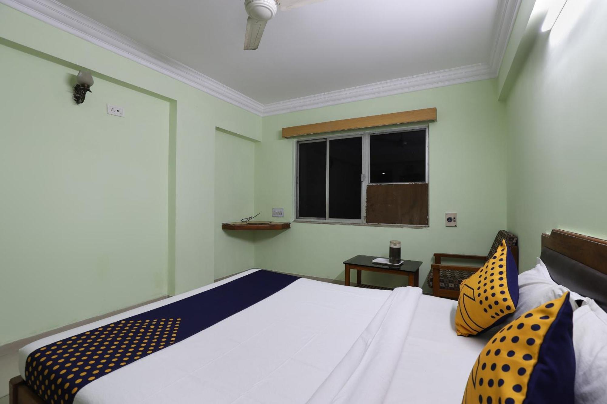 Spot On Hotel Hilltop Vadodara Ngoại thất bức ảnh
