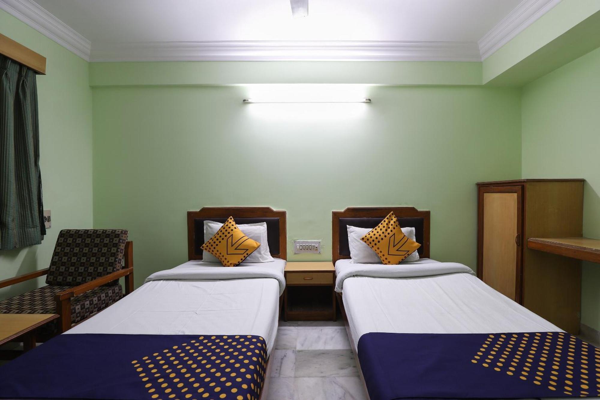 Spot On Hotel Hilltop Vadodara Ngoại thất bức ảnh